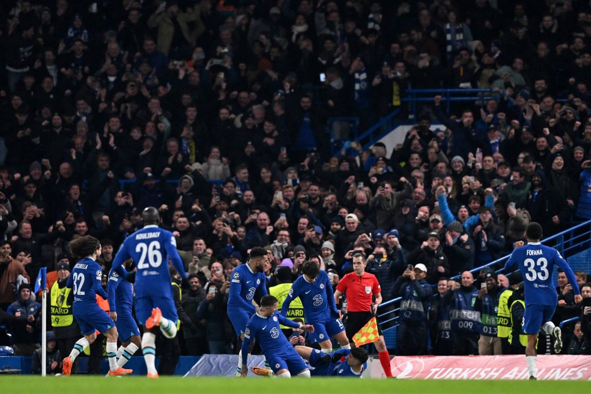 Chelsea et Benfica prennent leurs quarts