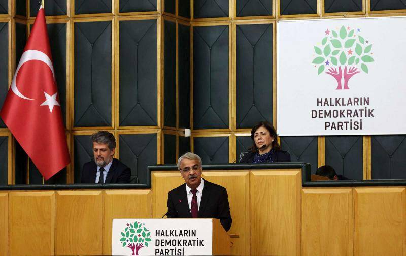 Turkey's pro-Kurdish party calls for opposition unity after split
