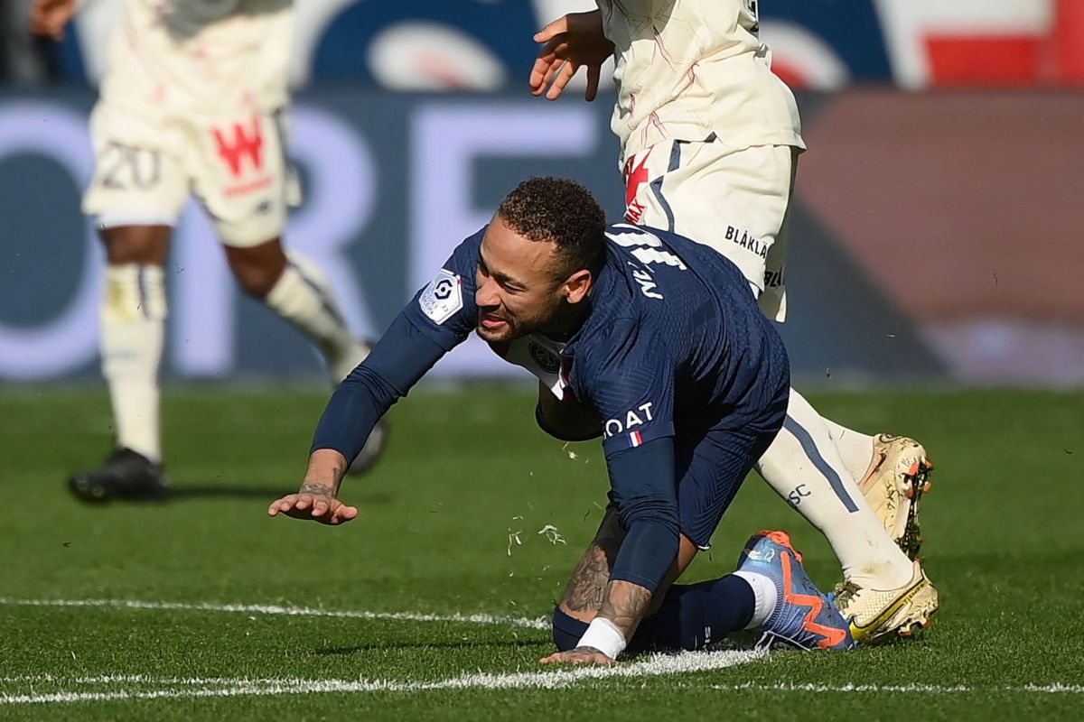 Neymar sera opéré de la cheville et absent 