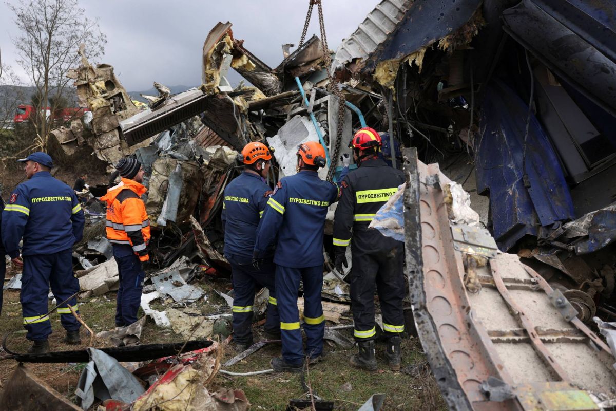 Manifestations après la collision de trains, réseau ferré paralysé par une grève