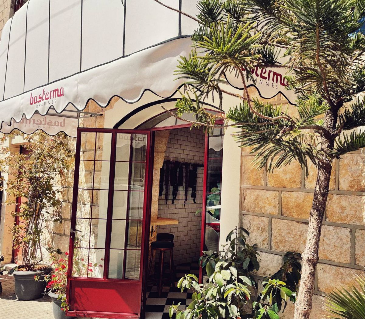 Basterma Ohannès, un snack-charcuterie arménien, ouvre à Jounieh
