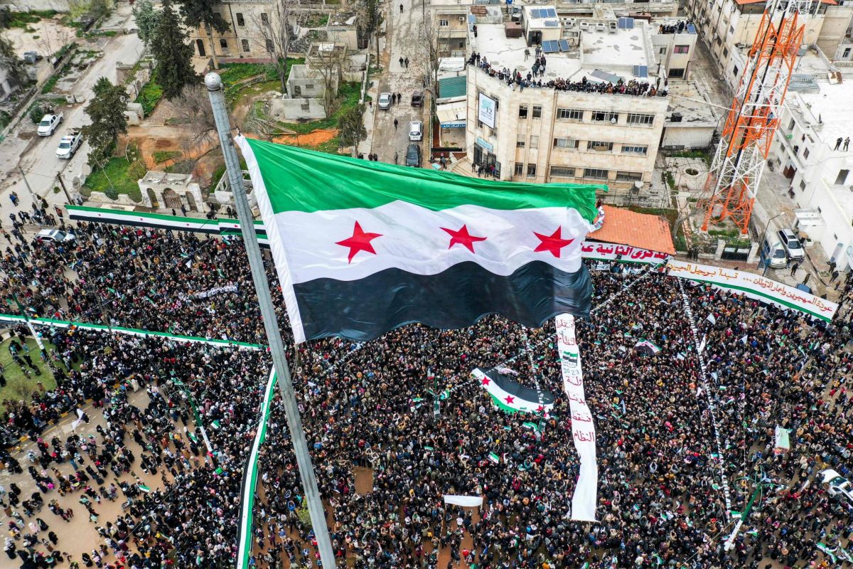Des Syriens manifestent pour le 12e anniversaire du soulèvement antirégime