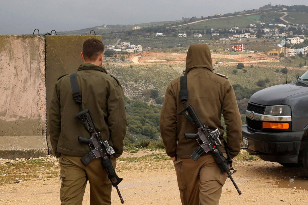 Suspected suicide bomber shot dead in Israel, Hezbollah suspected Suspected suicide bomber shot dead in Israel, Hezbollah suspected