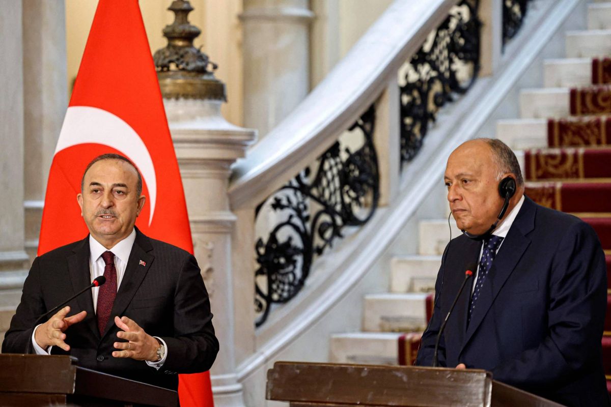 Le chef de la diplomatie turque annonce une prochaine rencontre Sissi-Erdogan