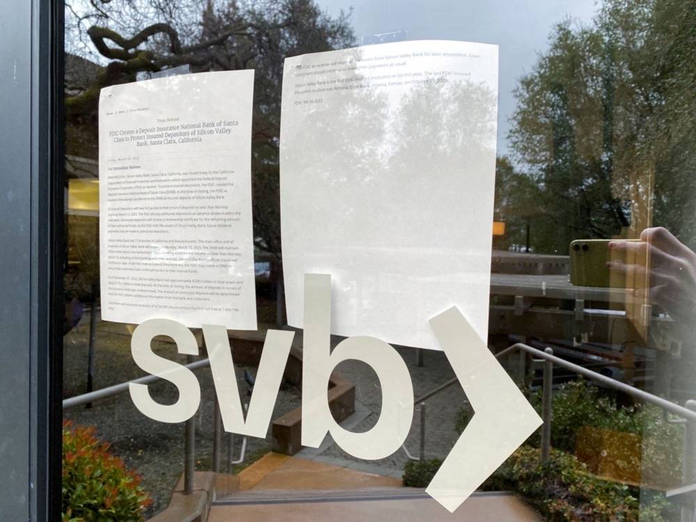 Léger vent de panique après la fermeture de SVB, plus grosse faillite bancaire aux Etats-Unis depuis 2008