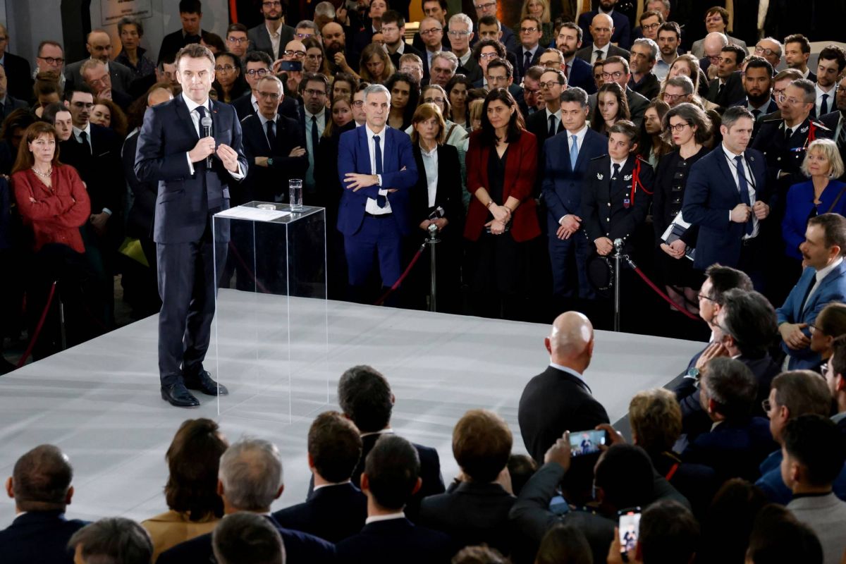 Sécurité, transports: Macron sonne la 
