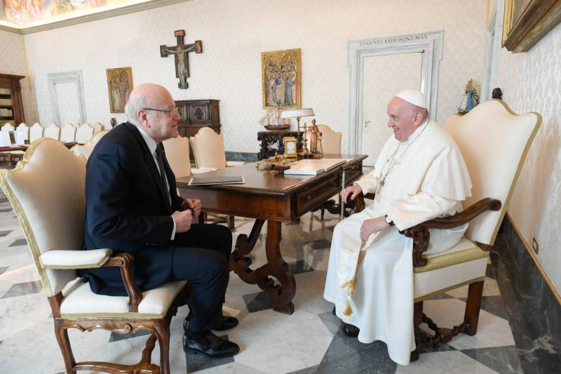 Présidentielle : devant Mikati, le pape appelle à 