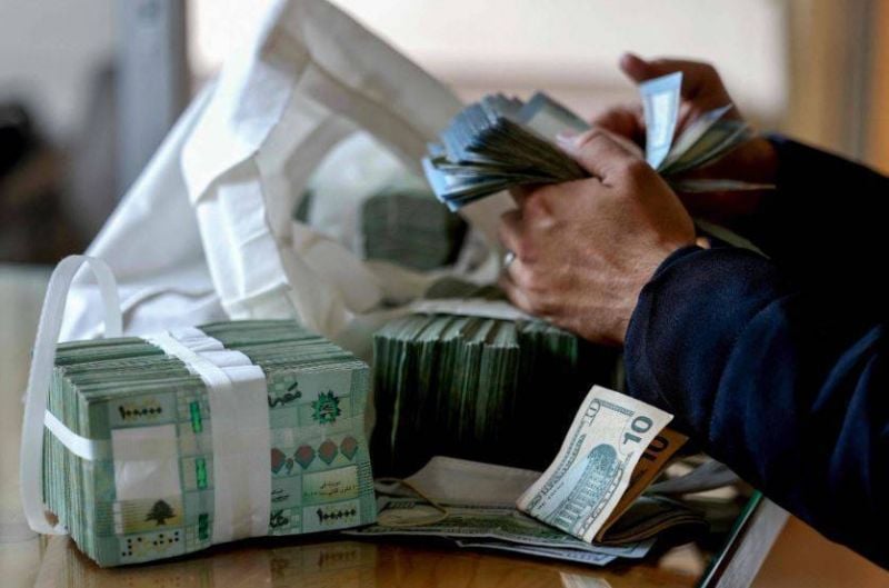 Le taux de change passe le cap symbolique de 100.000 livres libanaises pour un dollar