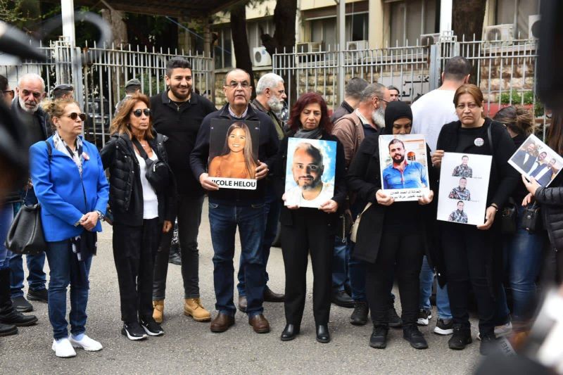 Manifestation de proches de victimes du 4 Août au palais de justice de Beyrouth