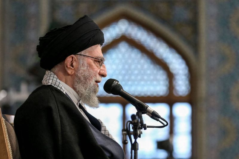 L’Iran n’est « pas en colère » contre les Européens, affirme Khamenei