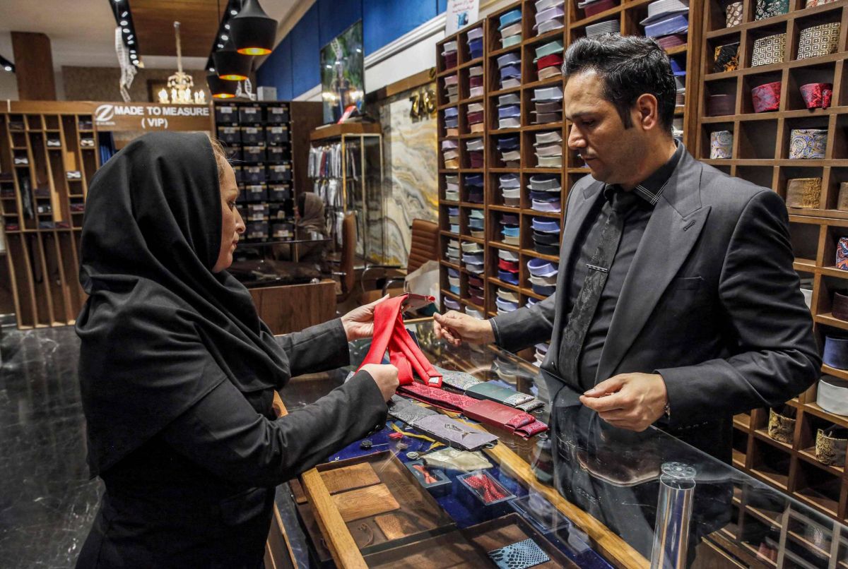 En Iran, le timide retour de la cravate