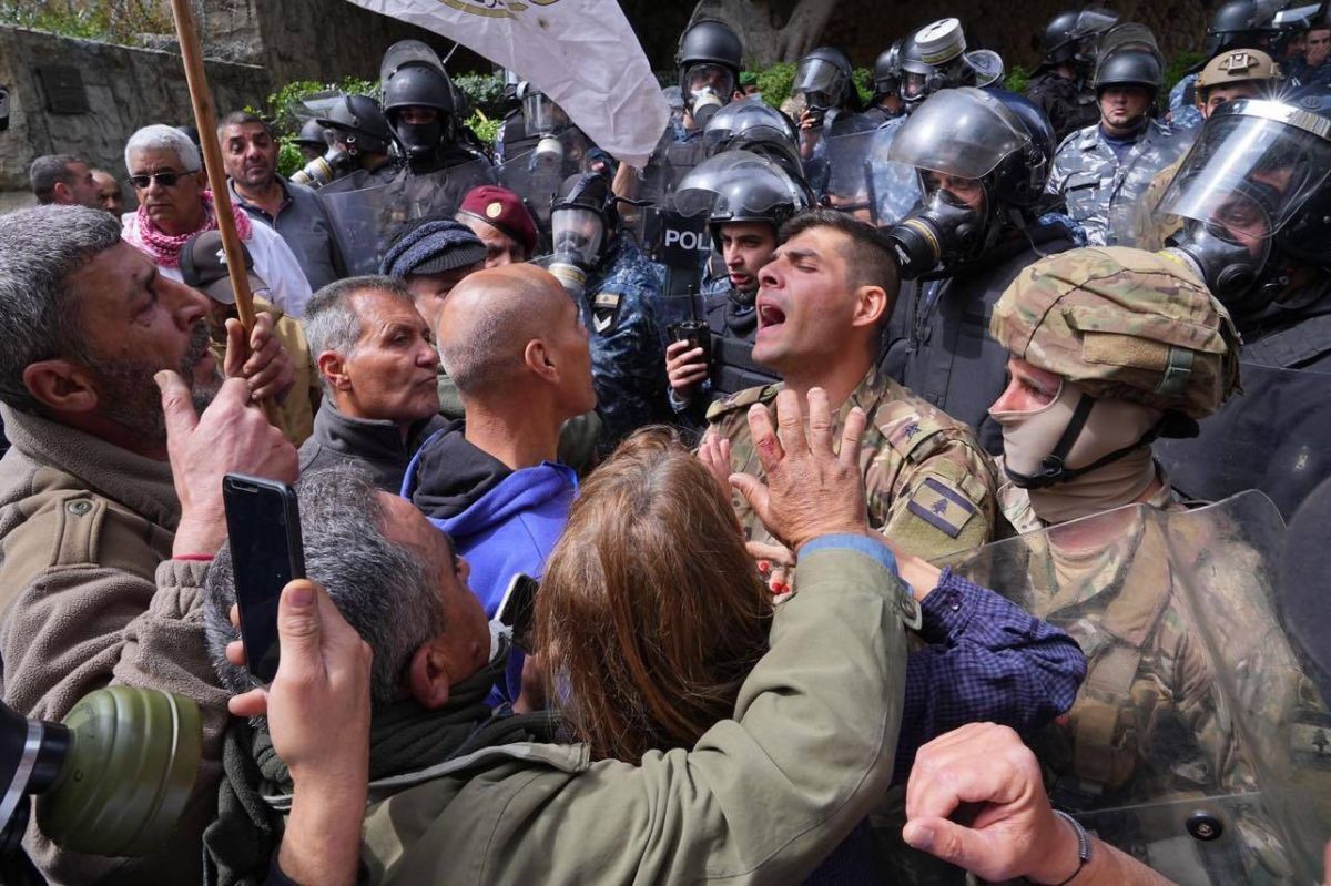 Manifestation tendue à Beyrouth, tirs nourris de gaz lacrymogène