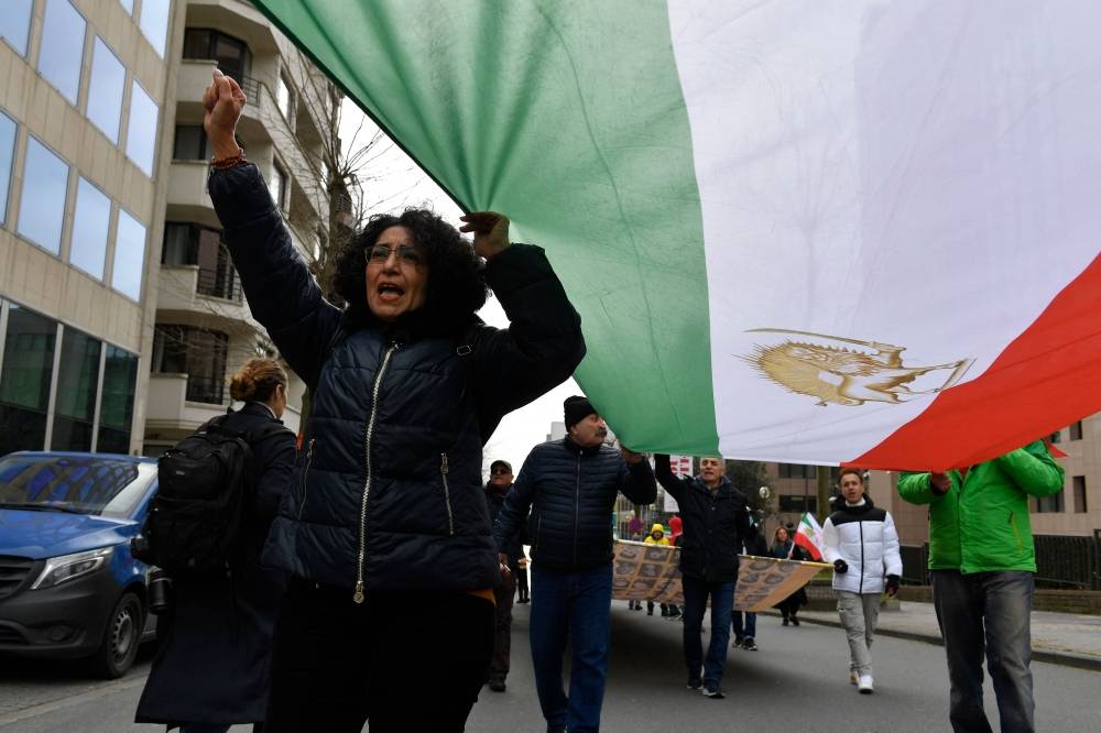 Britain imposes sanctions on Iranian Revolutionary Guard officials Britain imposes sanctions on Iranian Revolutionary Guard officials