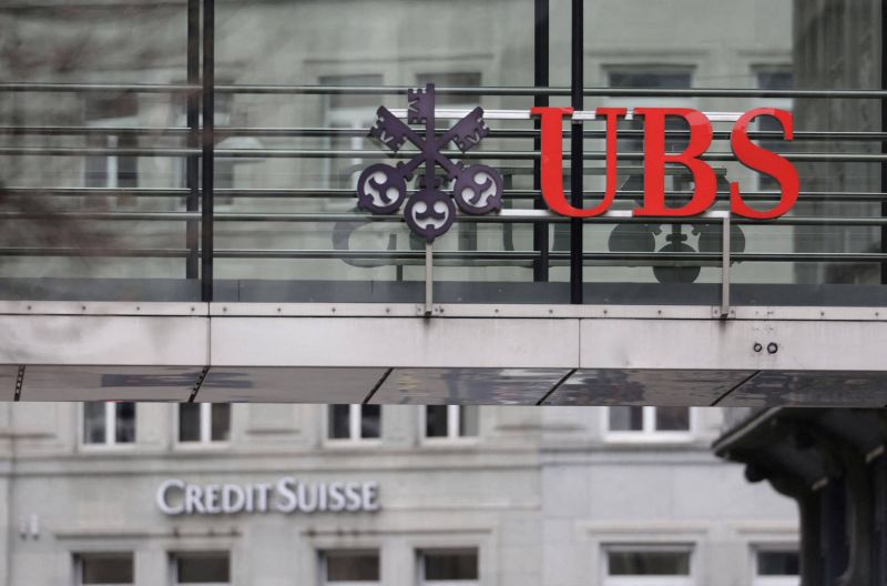 Les marchés partiellement rassurés après le rachat de Credit Suisse par UBS