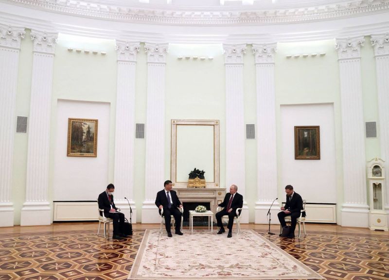 Poutine et Xi se reparlent, le Premier ministre japonais en Ukraine