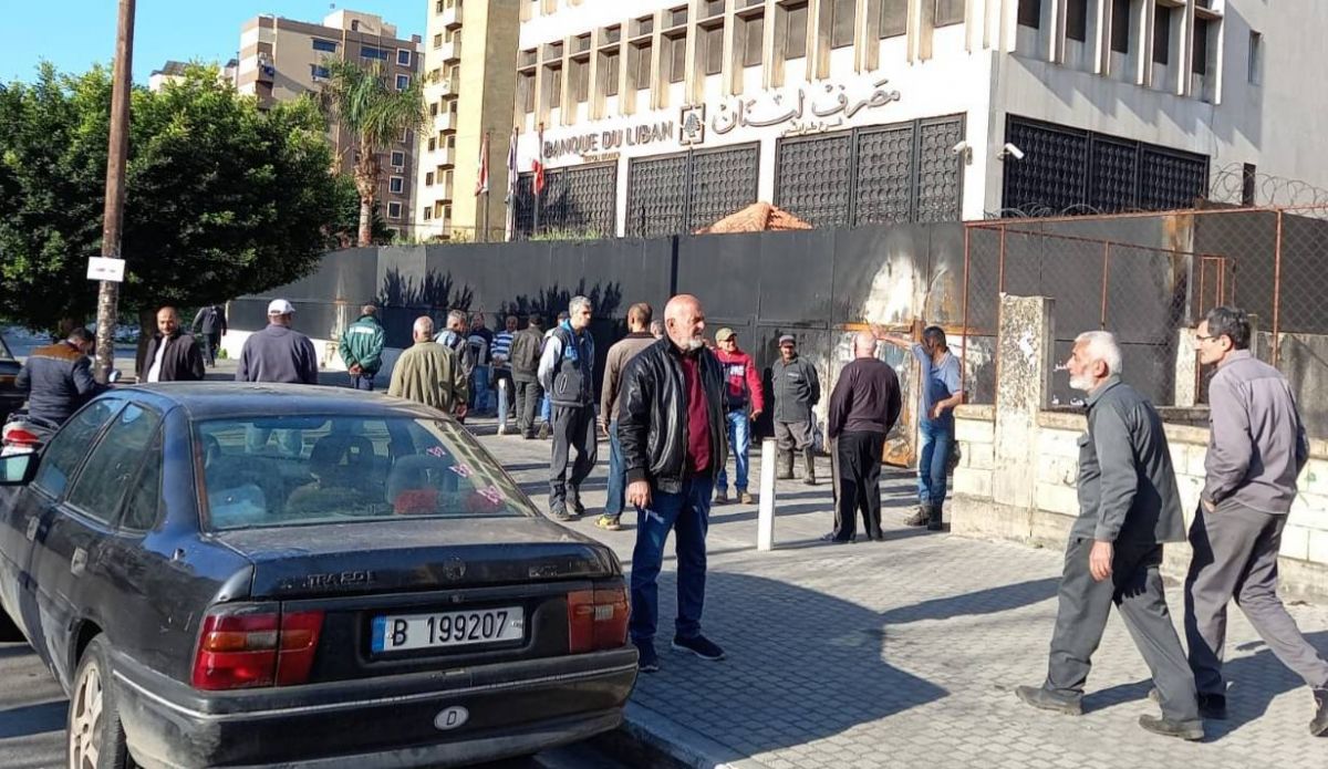 Tripoli municipal employees block access to BDL building for a second day Tripoli municipal employees block access to BDL building for a second day