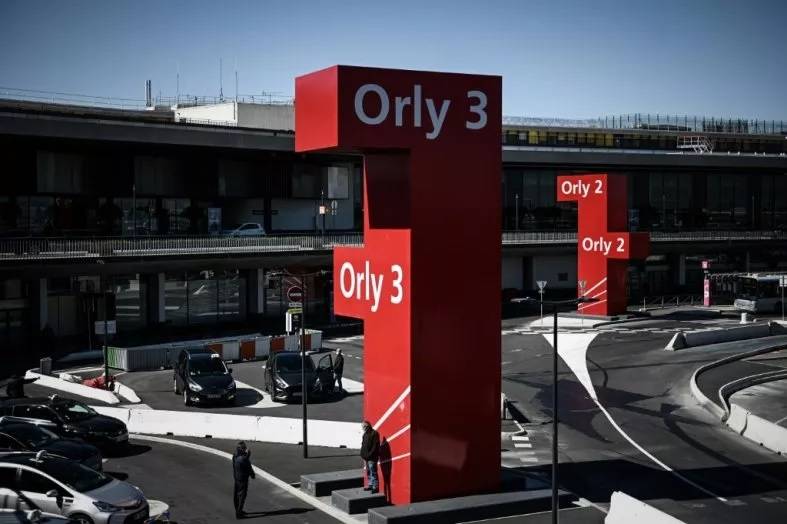 Les compagnies appelées à annuler 20% des vols mardi et mercredi à Orly et à Marseille