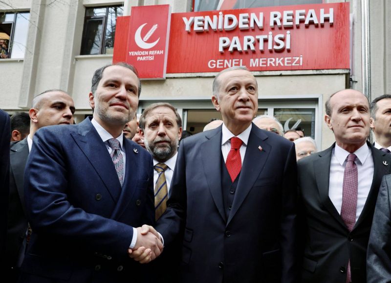 Pour élargir son alliance, Erdogan s’entoure de partis islamistes d’extrême droite