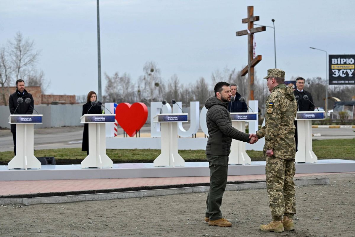 Un an après le massacre de Boutcha, Zelensky jure de vaincre « le mal russe »