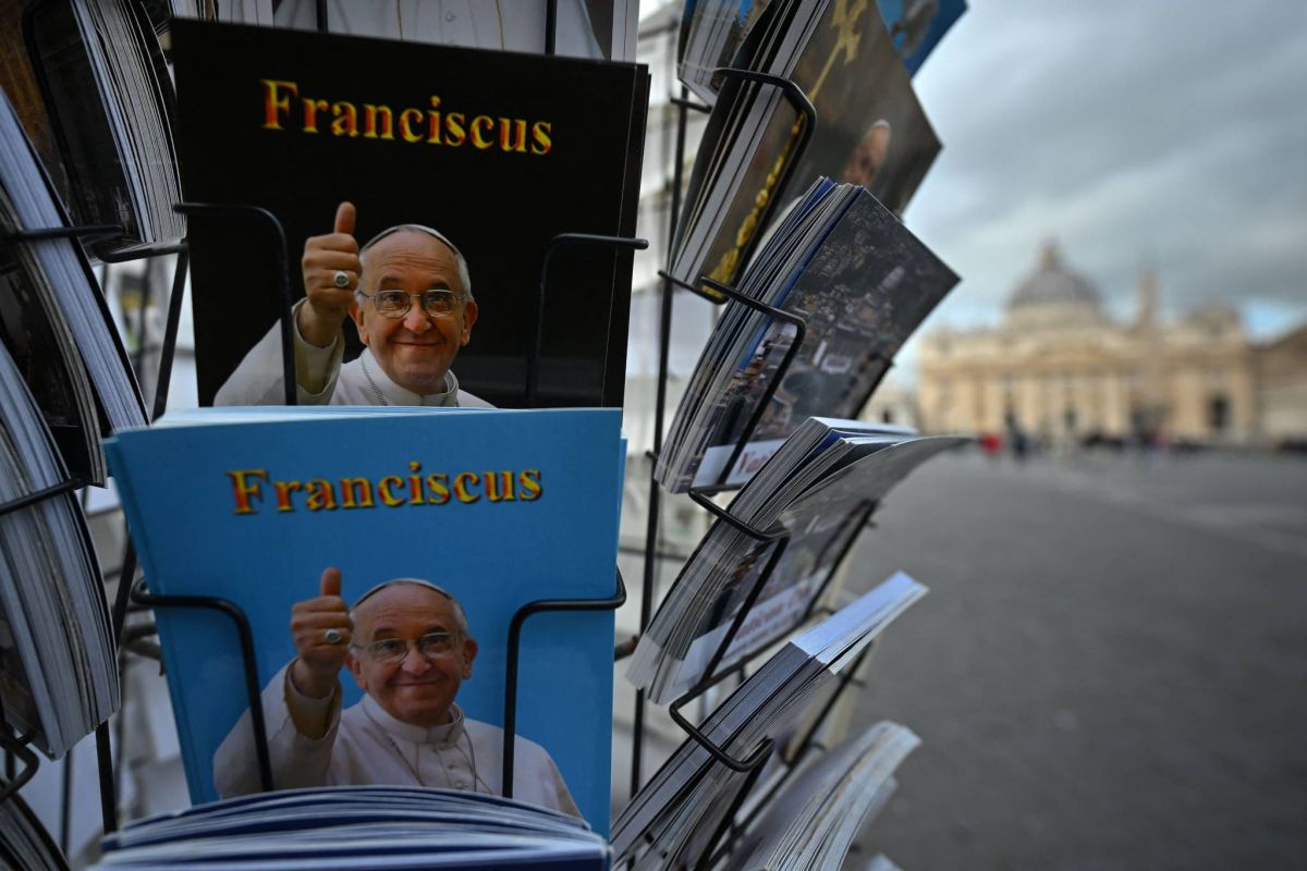Hospitalisé, le pape fait une visite surprise à des enfants malades