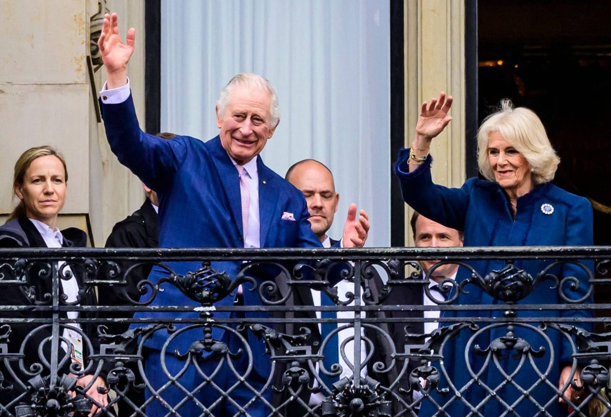 Charles III clôt son voyage historique en Allemagne par une visite mémorielle à Hambourg