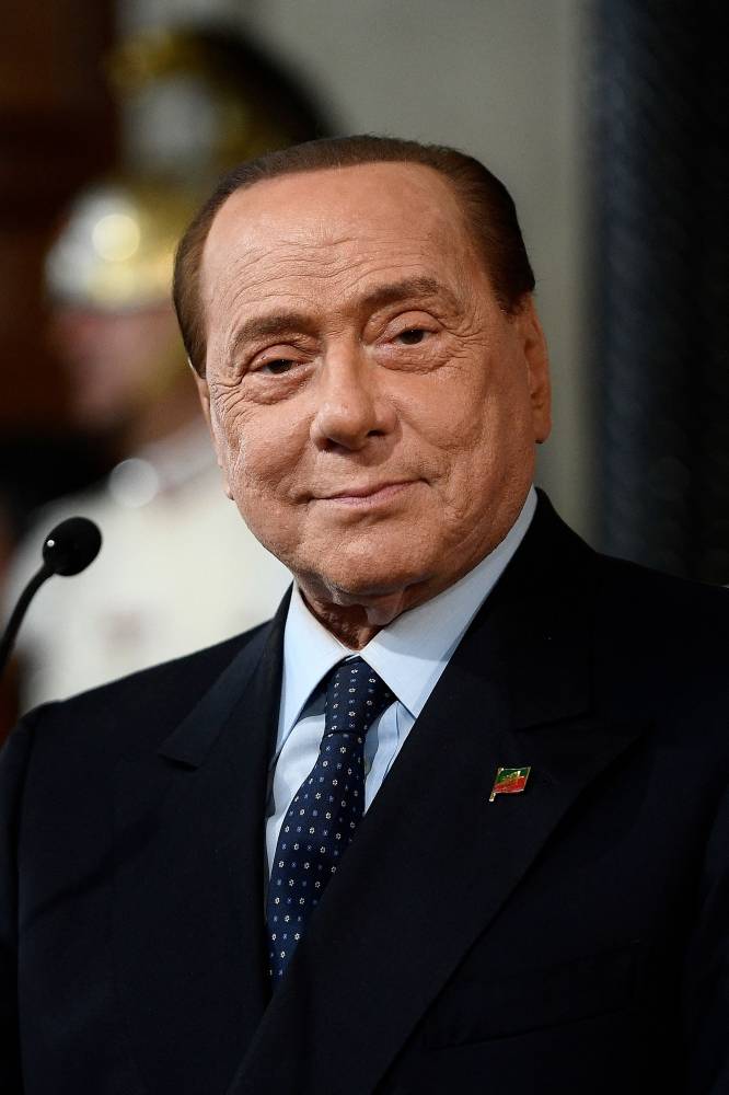 Berlusconi en soins intensifs à Milan pour un problème cardiaque