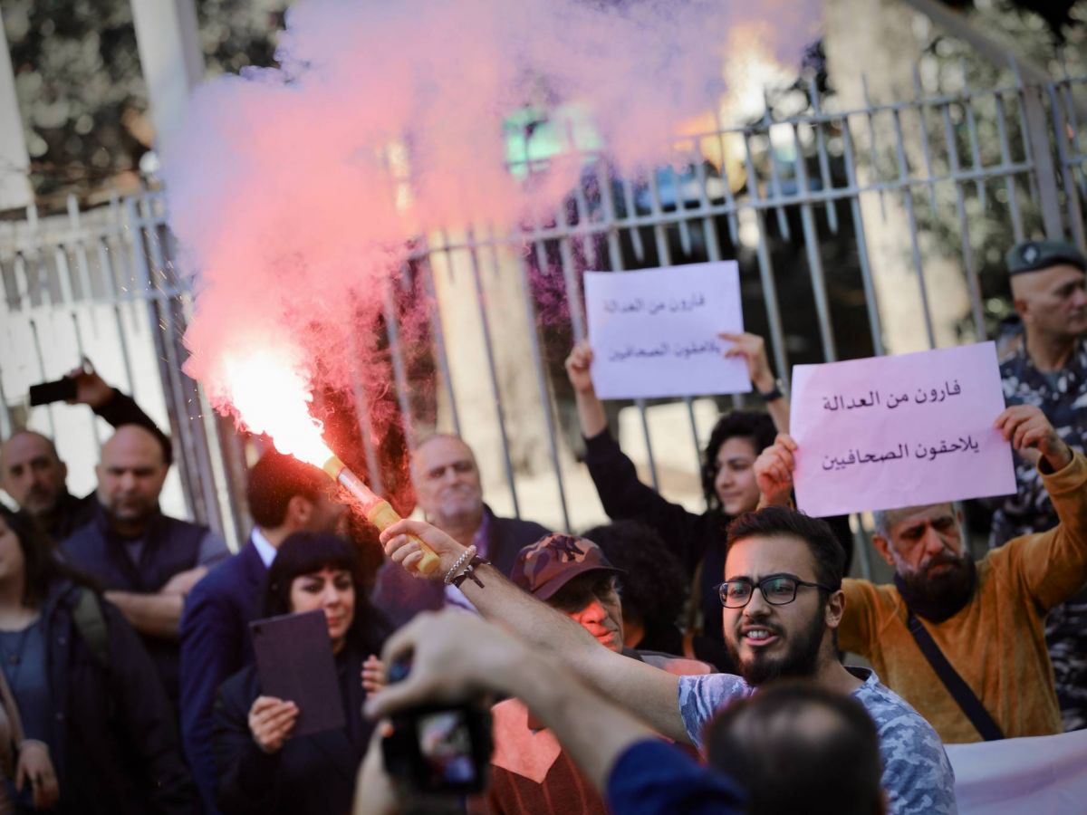Sit-in de solidarité avec le journaliste Jean Kassir devant le palais de justice de Beyrouth Sit-in de solidarité avec le journaliste Jean Kassir devant le palais de justice de Beyrouth