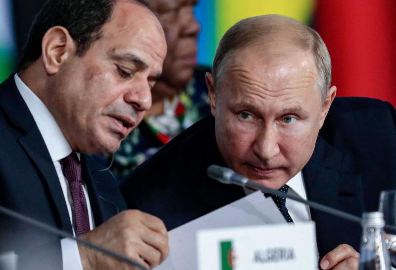 Le président égyptien Abdel Fattah el-Sissi en compagnie de son homologue russe Vladimir Poutine, lors d’un sommet Russie-Afrique à Sotchi, en 2019. Photo d’archives AFP