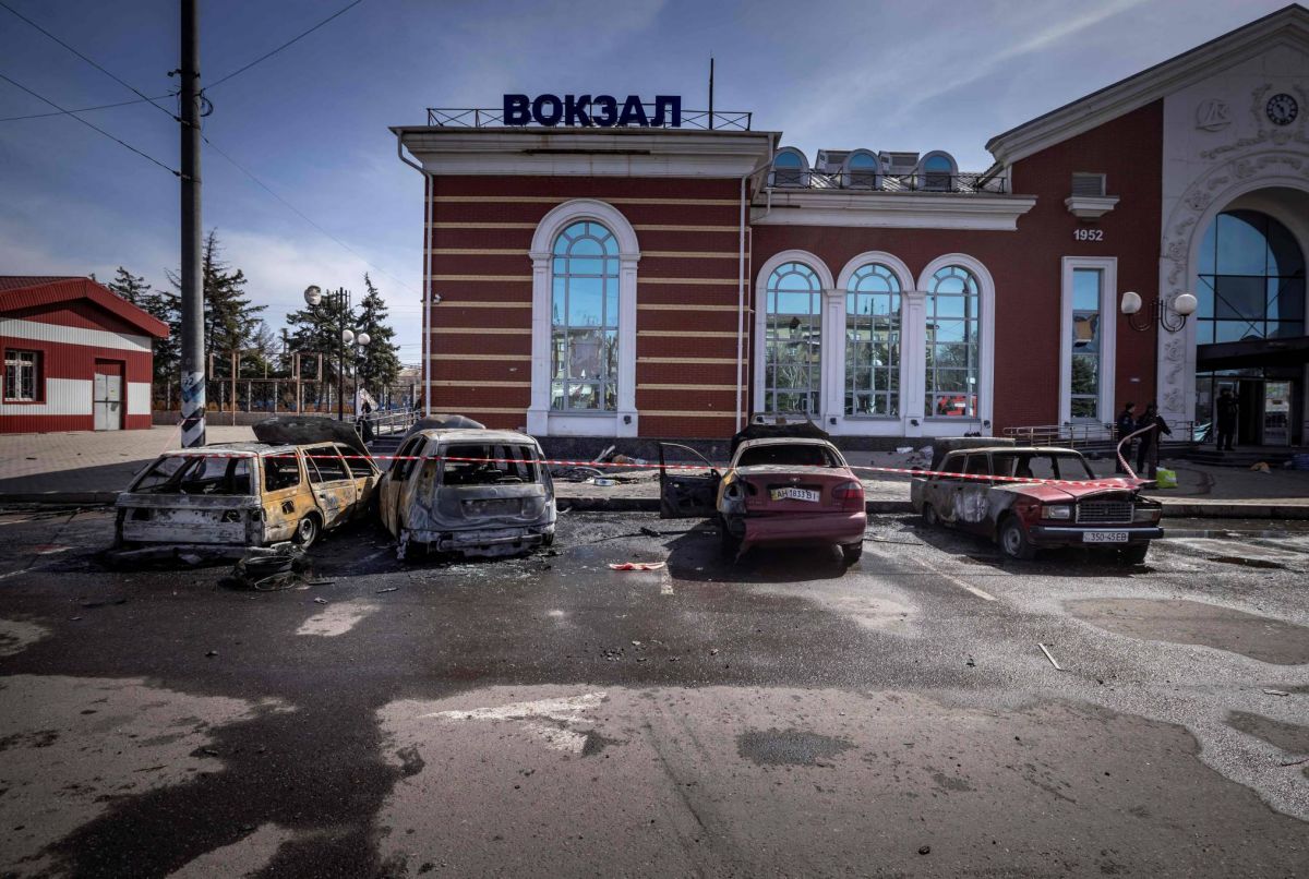 Les Ukrainiens commémorent le bombardement de la gare de Kramatorsk