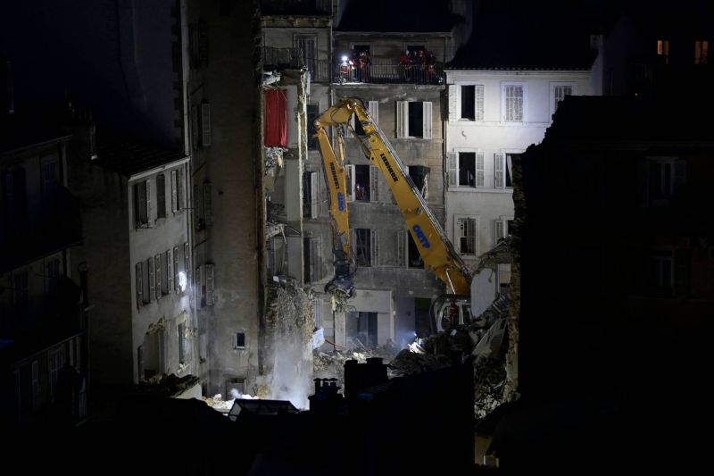 Un cinquième mort retrouvé après l'effondrement d'un immeuble à Marseille