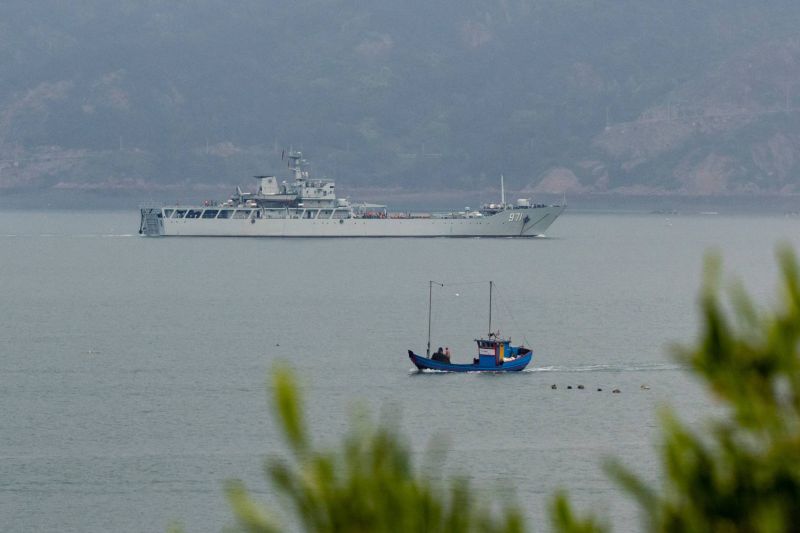 Des aéronefs et navires de guerre chinois toujours autour de Taïwan