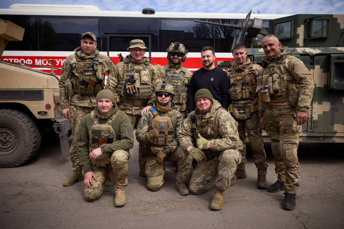 Zelensky sur le front, Poutine en zone occupée