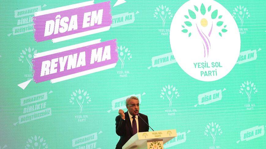 Menacé d’interdiction, le parti HDP prokurde change de couleur