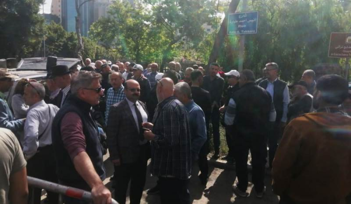 Army, security retirees protest at Interior Ministry for fuel coupons