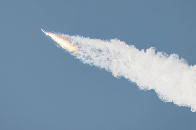 Starship, la plus grande fusée du monde, explose en vol après son premier décollage