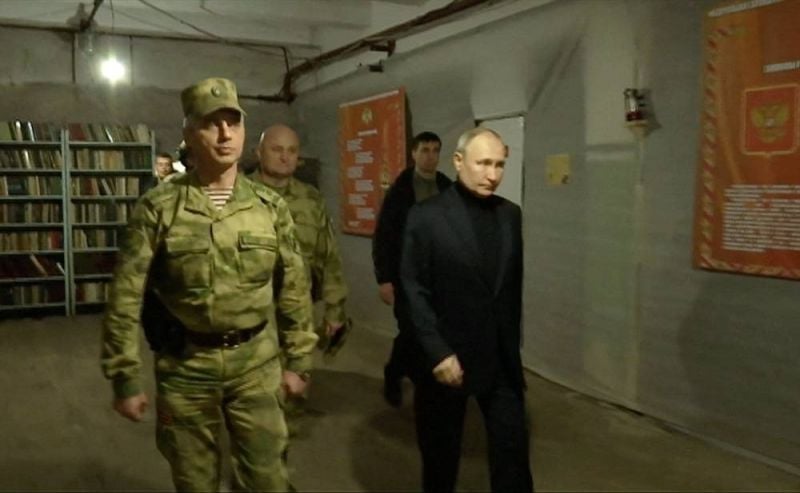 Zelensky sur le front, Poutine en zone occupée