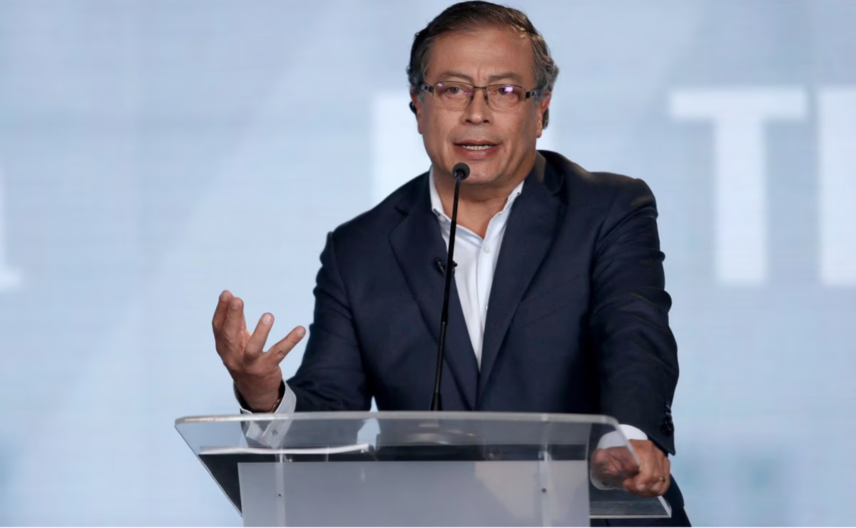 Le président appelle à la démission de tout son gouvernement