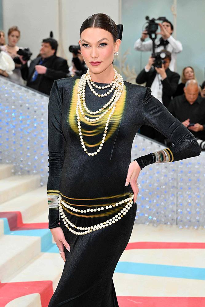 À l’extravagant gala du Met de New York, les stars de la mode et du show-biz célèbrent Lagerfeld