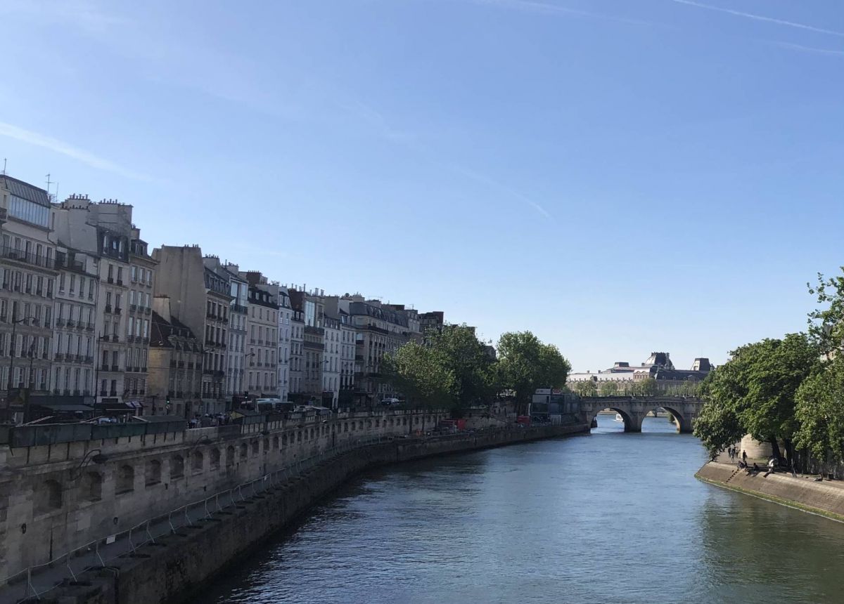 Nous deux, c’est (l’)essentiel Nous deux, c’est (l’)essentiel