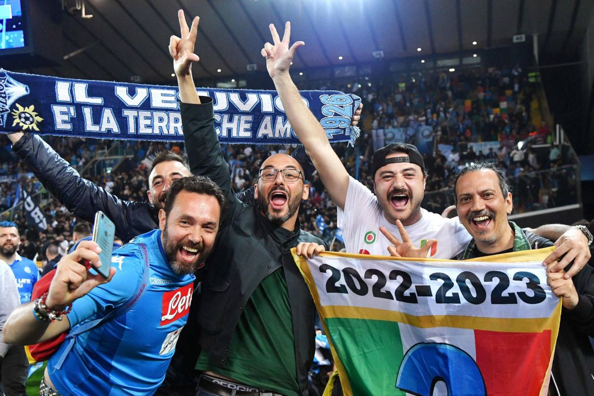 Naples remporte son troisième scudetto