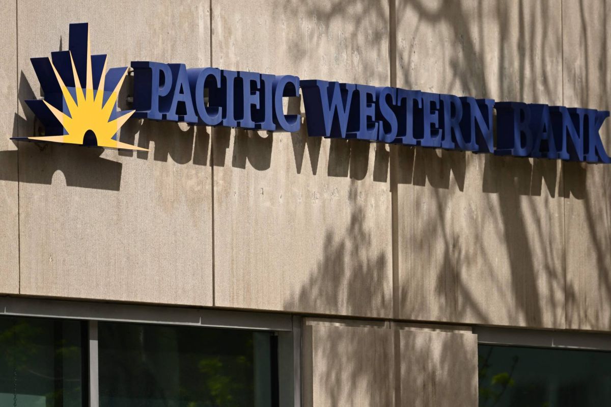 La banque américaine PacWest prise pour cible à Wall Street