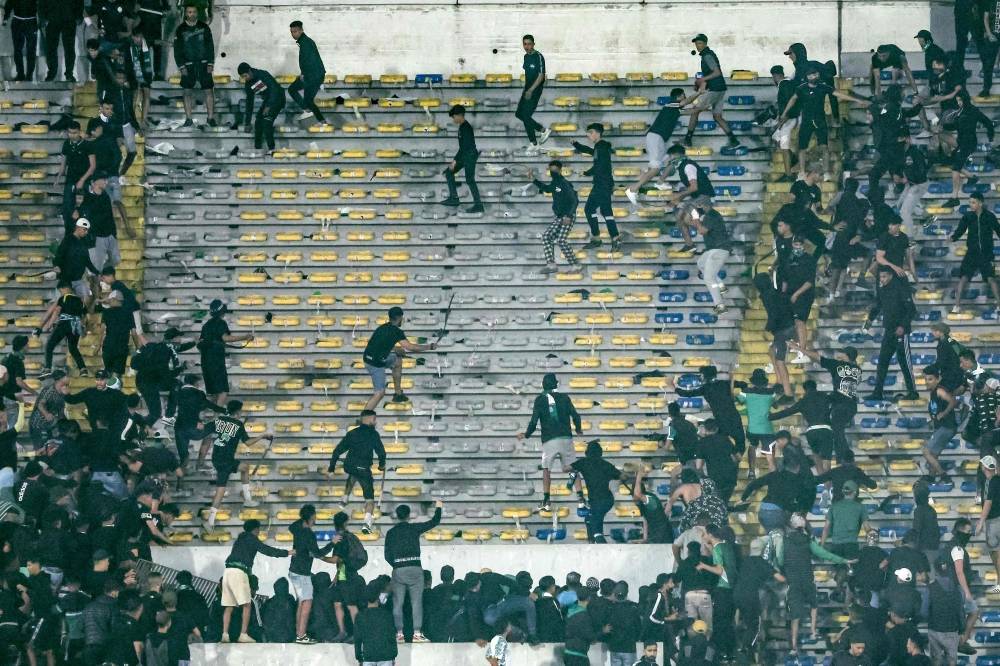 Incidents lors d'un match de Coupe d'Afrique à Casablanca, décès d'une jeune femme Incidents lors d'un match de Coupe d'Afrique à Casablanca, décès d'une jeune femme