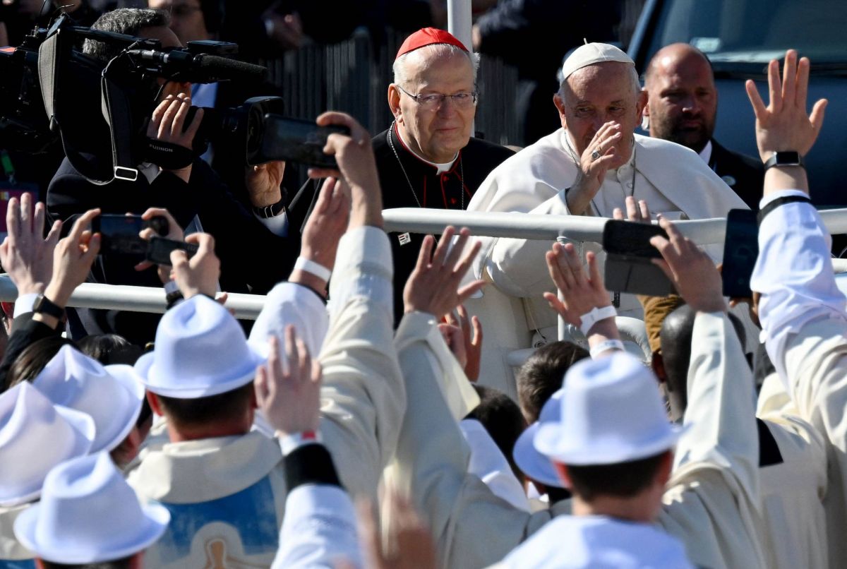 En Hongrie, ultime appel du pape à 