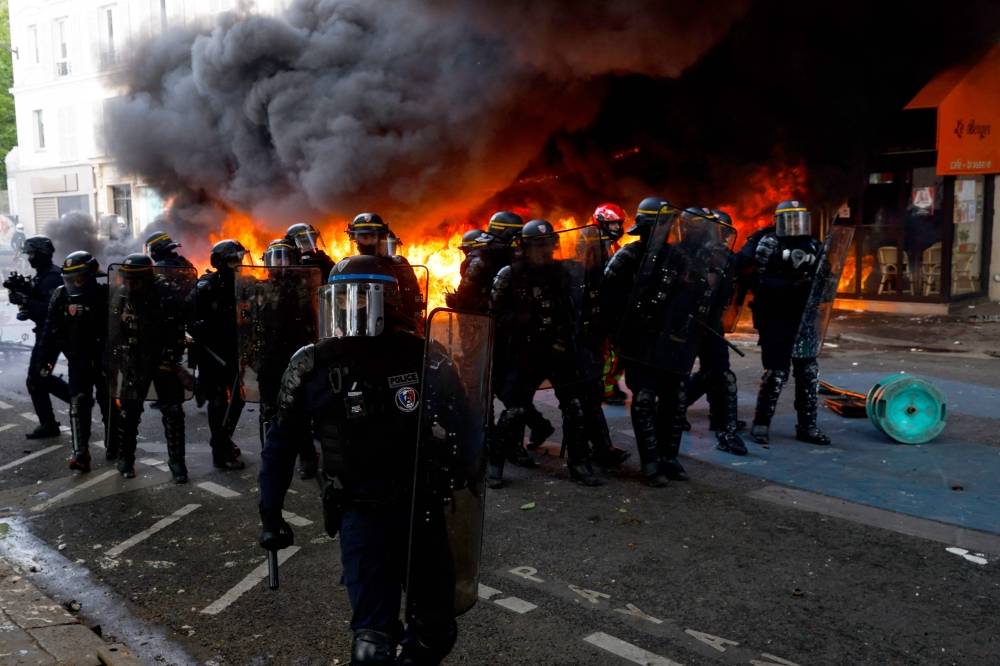 Après la forte mobilisation du 1er Mai, la France dans l'expectative