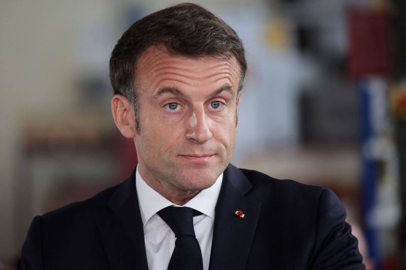 Macron rend hommage à la Résistance sous haute surveillance