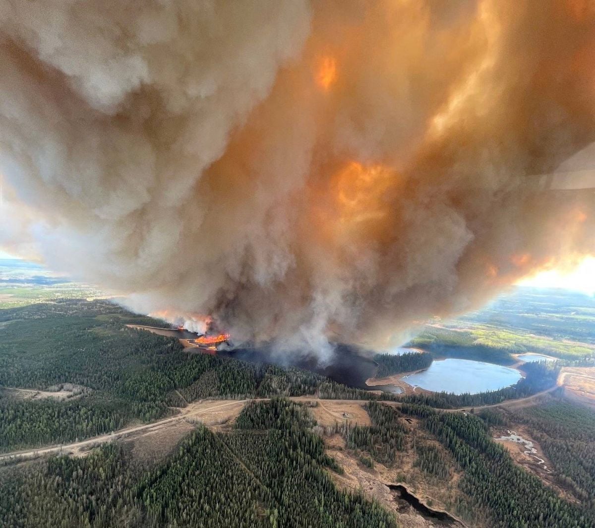 Feux de forêt au Canada: état d'urgence dans l'Alberta