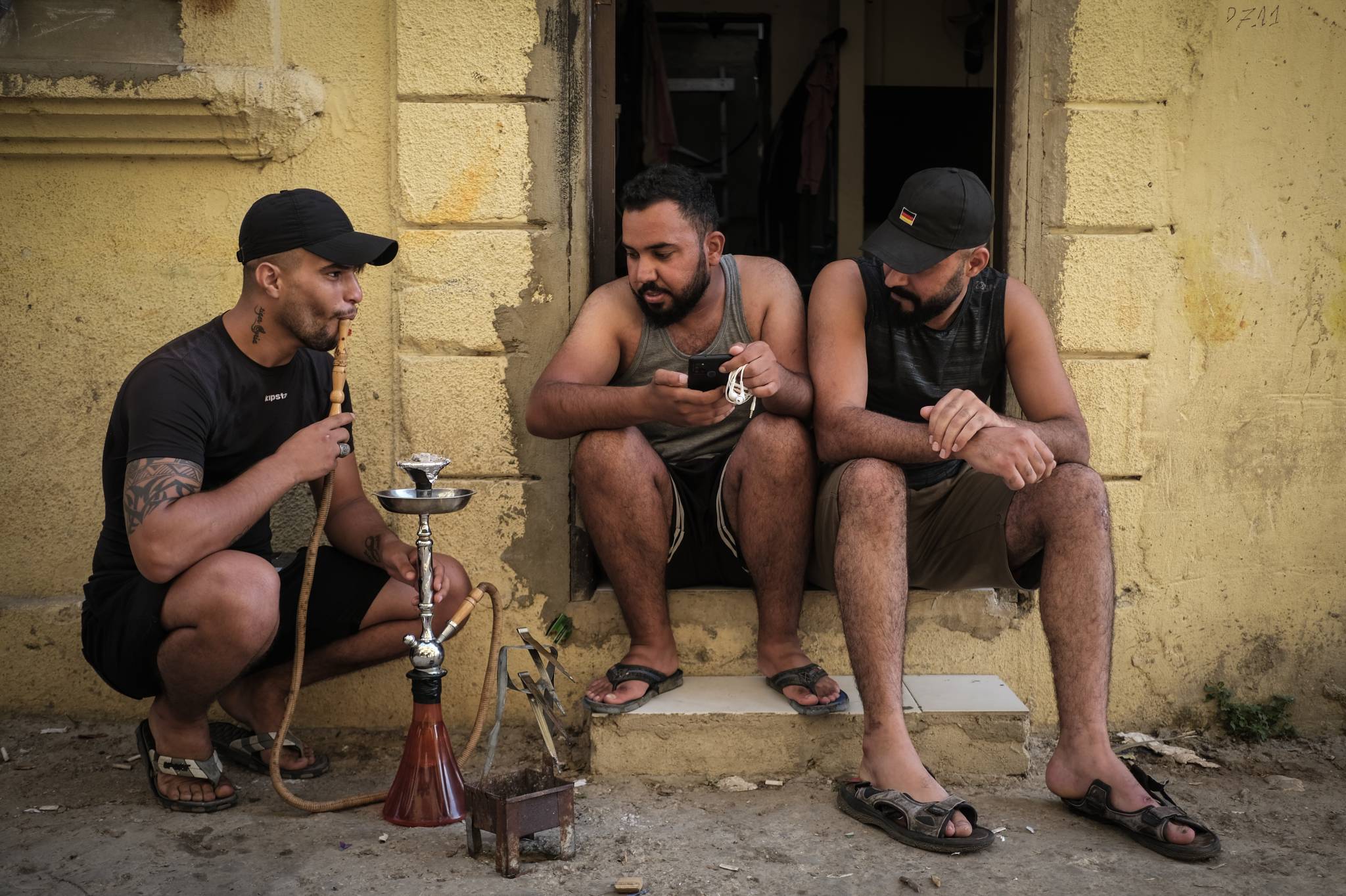 Lebanon’s young shisha smokers A generation waiting for a job, a visa