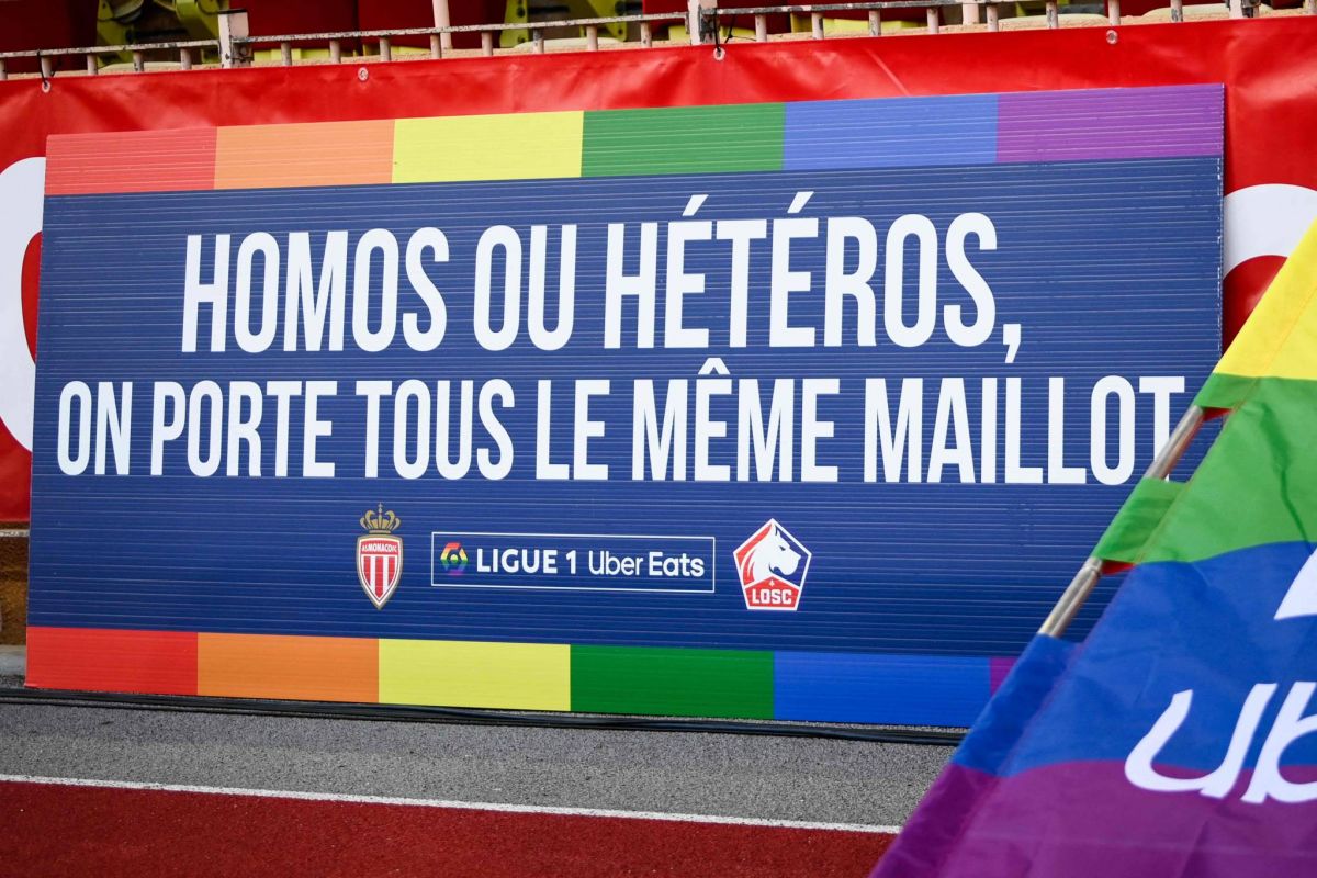 Le gouvernement déplore le refus de footballeurs de porter le maillot arc-en-ciel Le gouvernement déplore le refus de footballeurs de porter le maillot arc-en-ciel