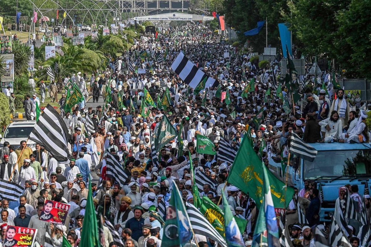Manifestation pro-gouvernementale à Islamabad, Imran Khan de retour devant la justice