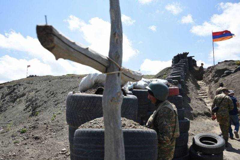 L'Arménie et l'Azerbaïdjan s'accusent de tirs à la frontière, un mort